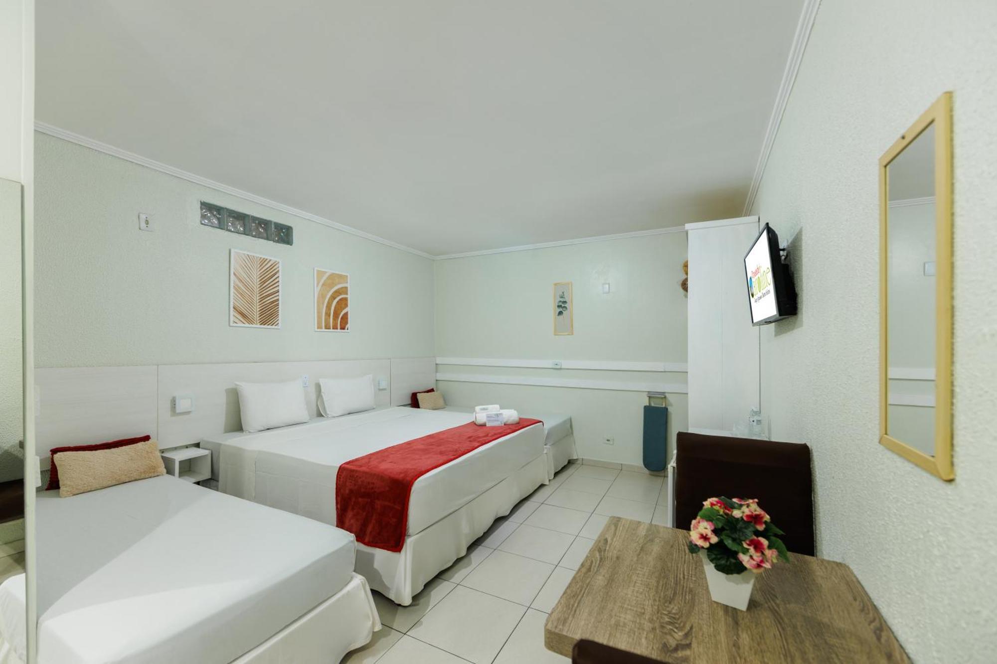 Hotel E Pousada Caroline Фос-ду-Игуасу Экстерьер фото