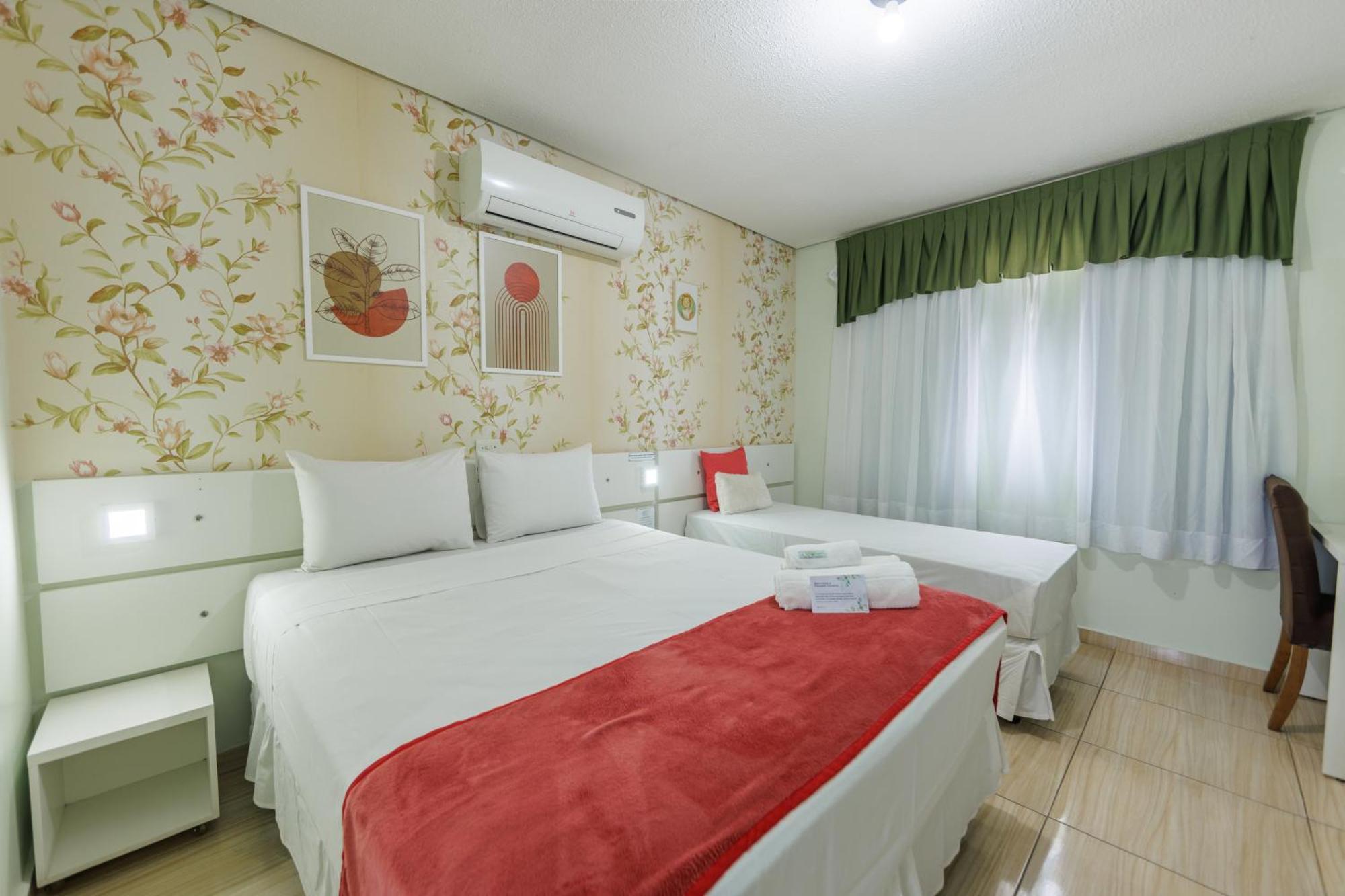 Hotel E Pousada Caroline Фос-ду-Игуасу Экстерьер фото